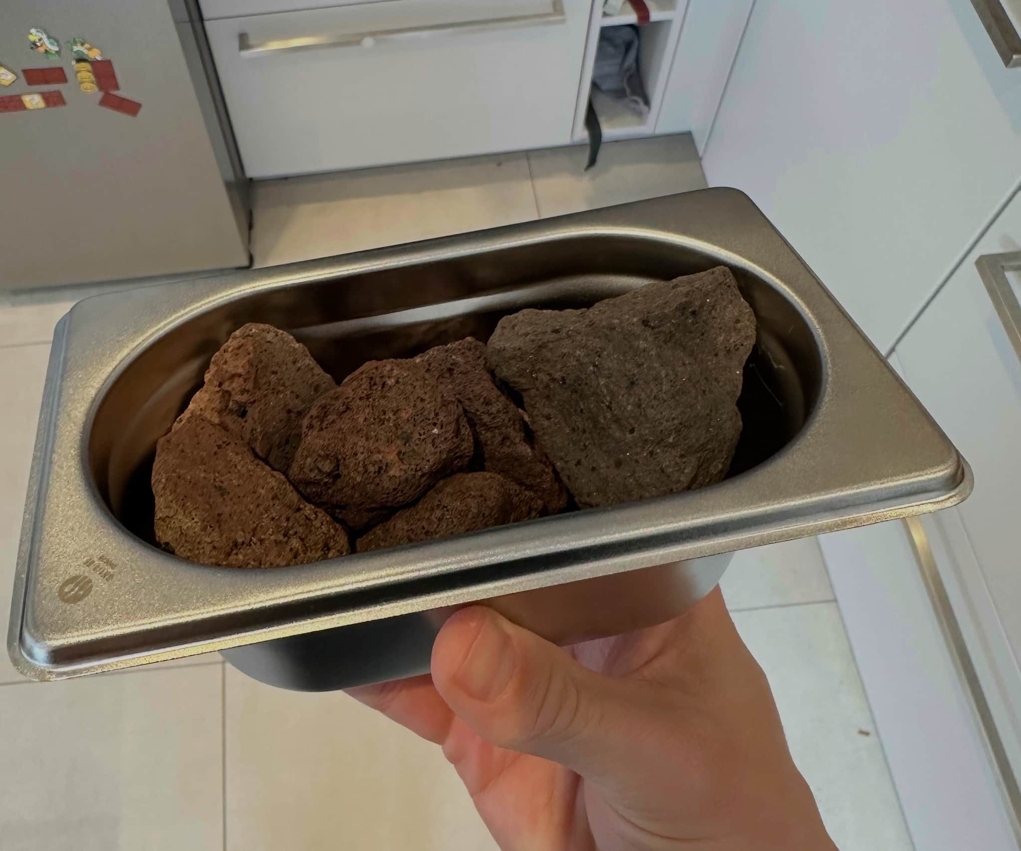 Lavasteine in GN-Schale