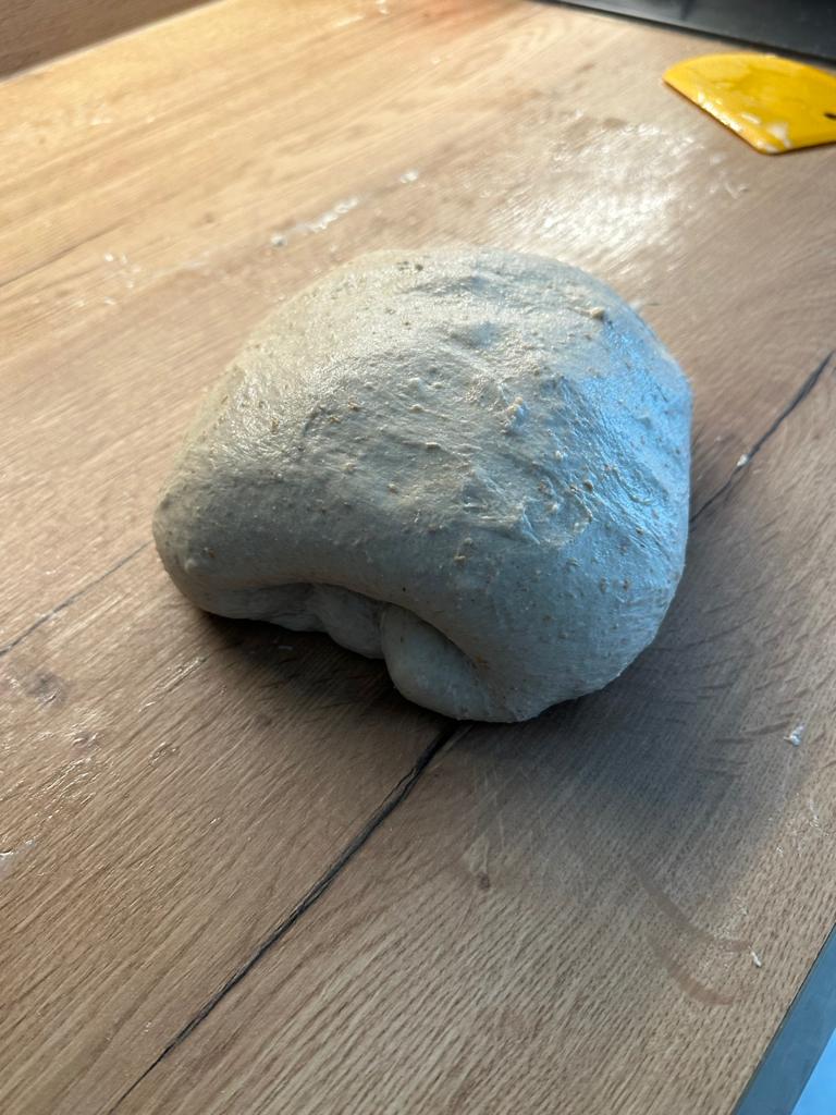 Teig zusammengerollt