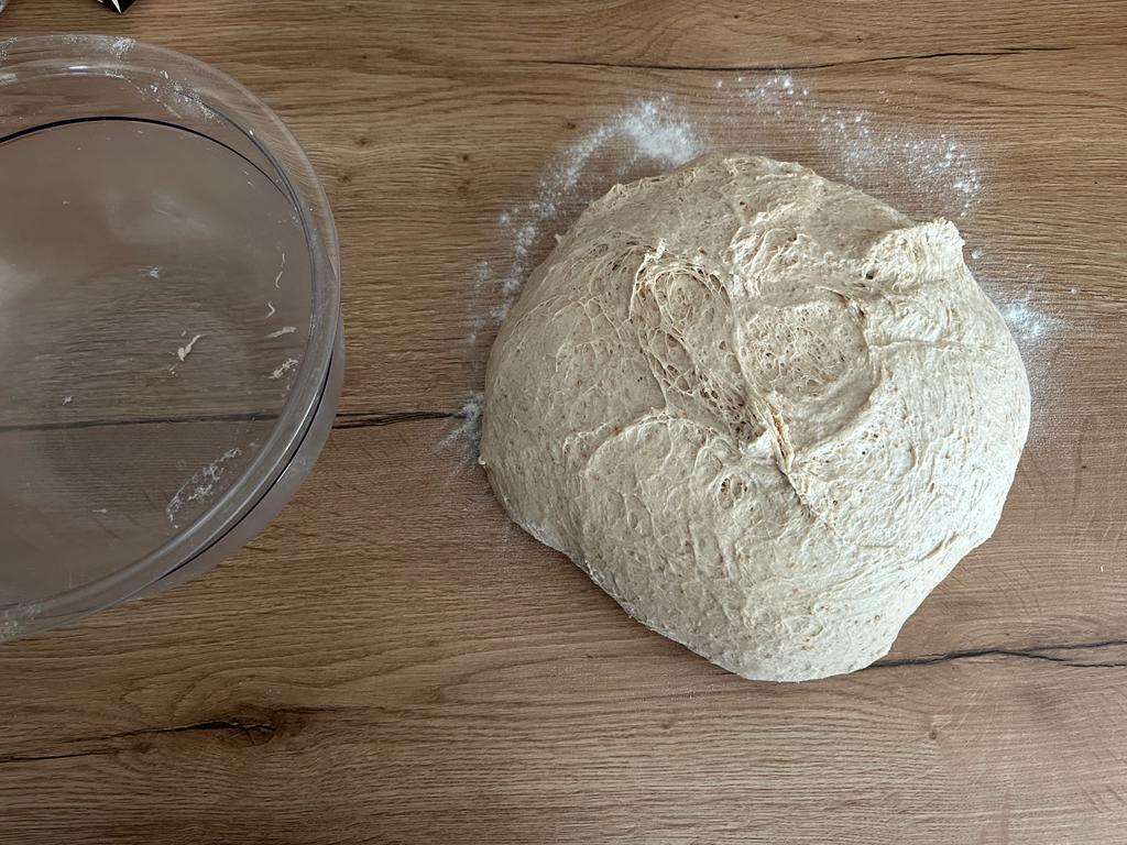 Teig auf Arbeitsfläche