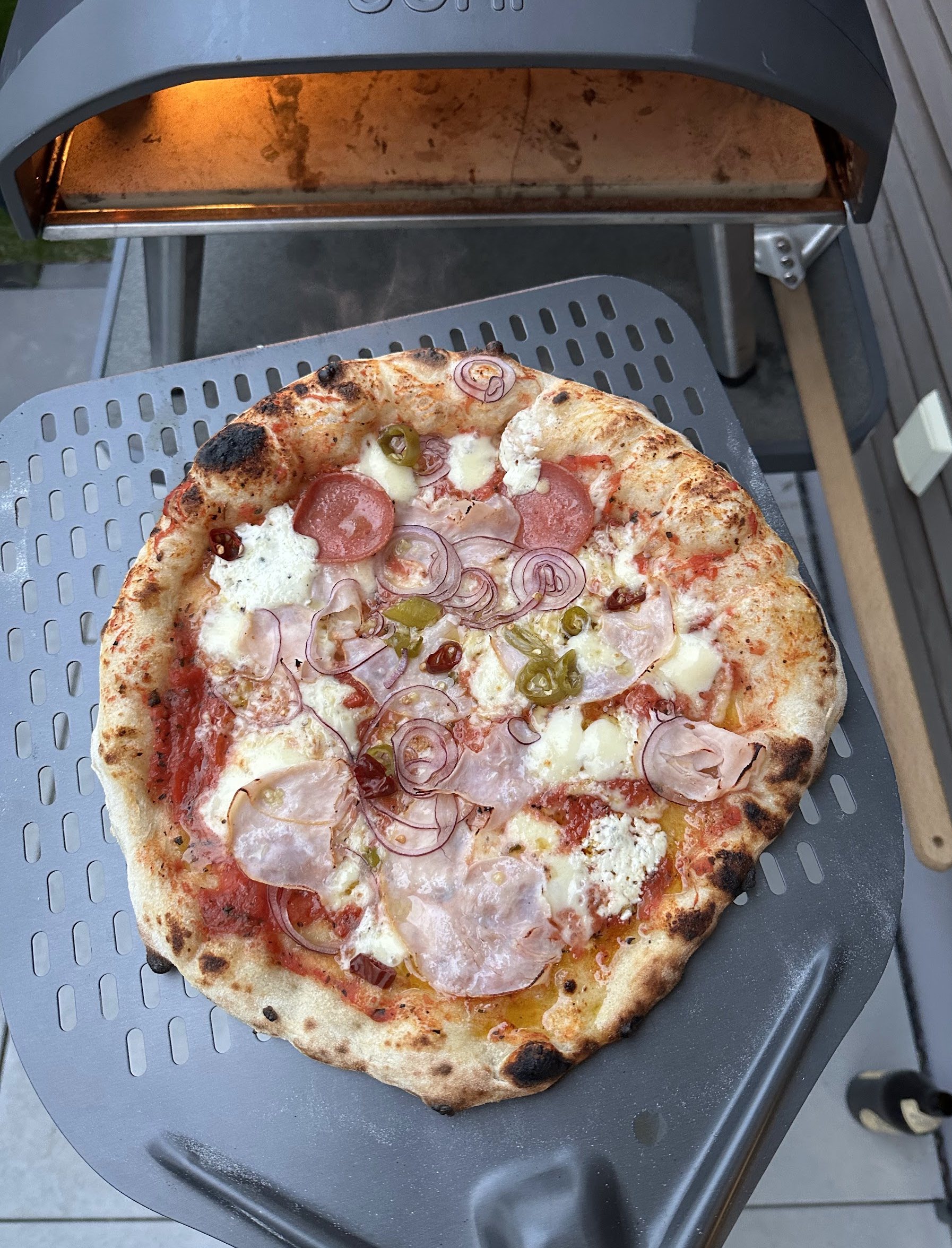 Pizza frisch aus dem Ofen